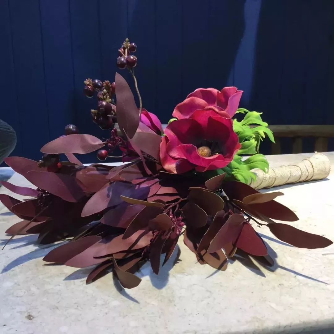 你难道还傻乎乎的认为鲜花比仿真花贵吗？