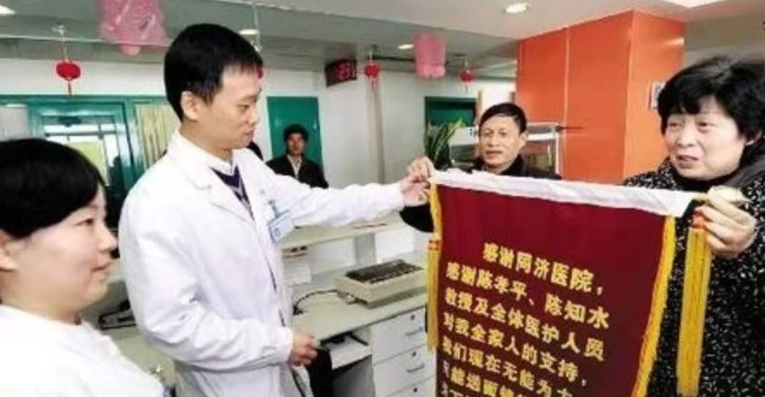 暴走妈妈陈玉蓉的故事,暴走妈妈陈玉蓉割肝救子短片