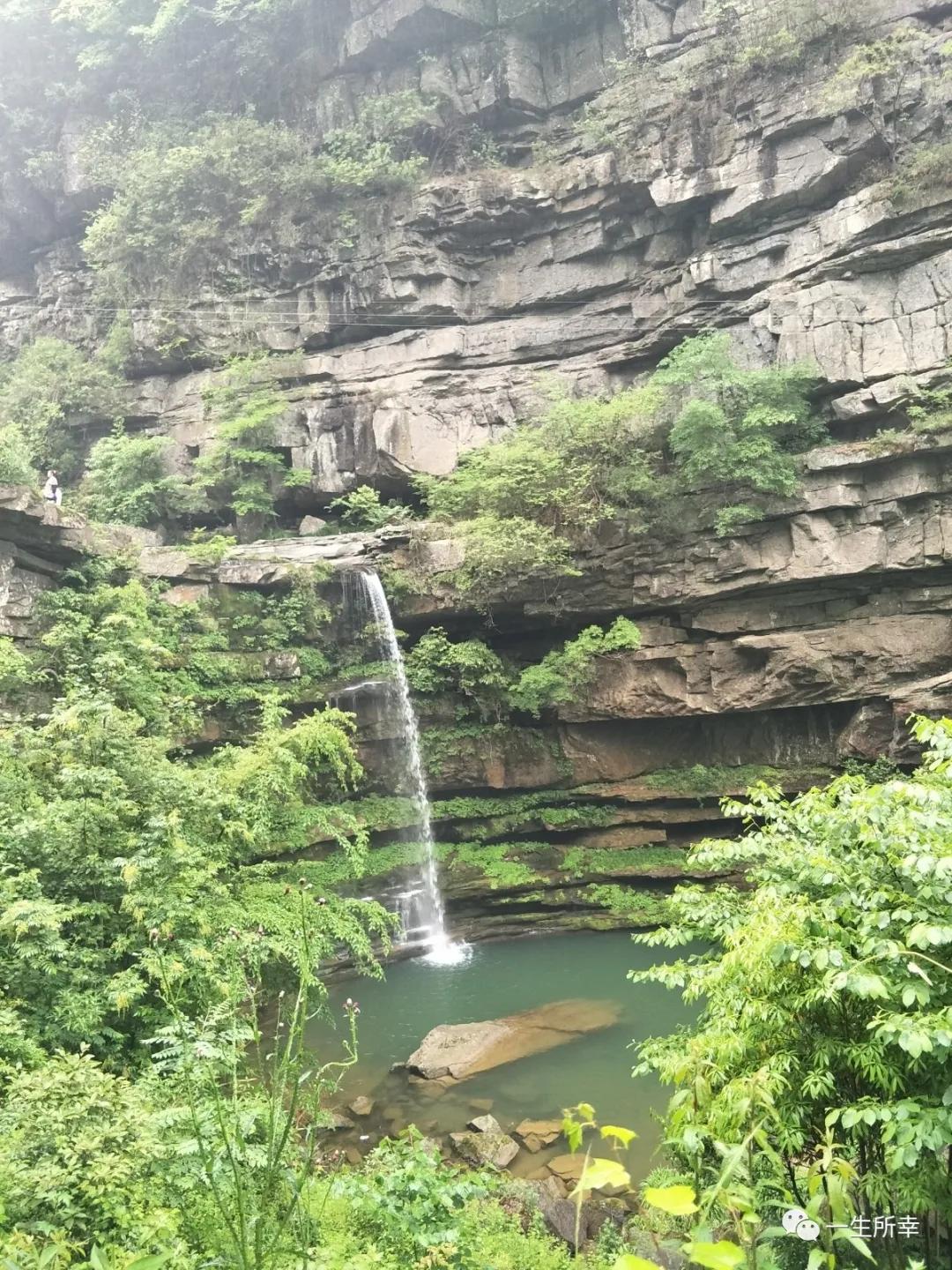 一川碧水,一川碧水一重山