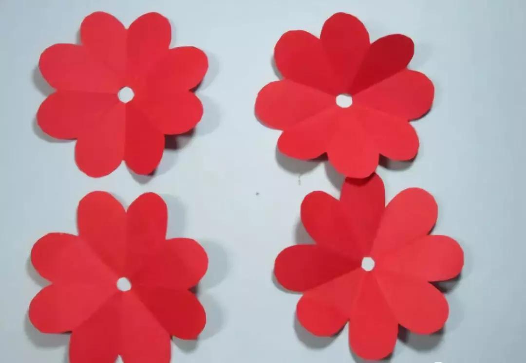 有颜色的玫瑰是怎么做出来的,白玫瑰怎么做七彩玫瑰