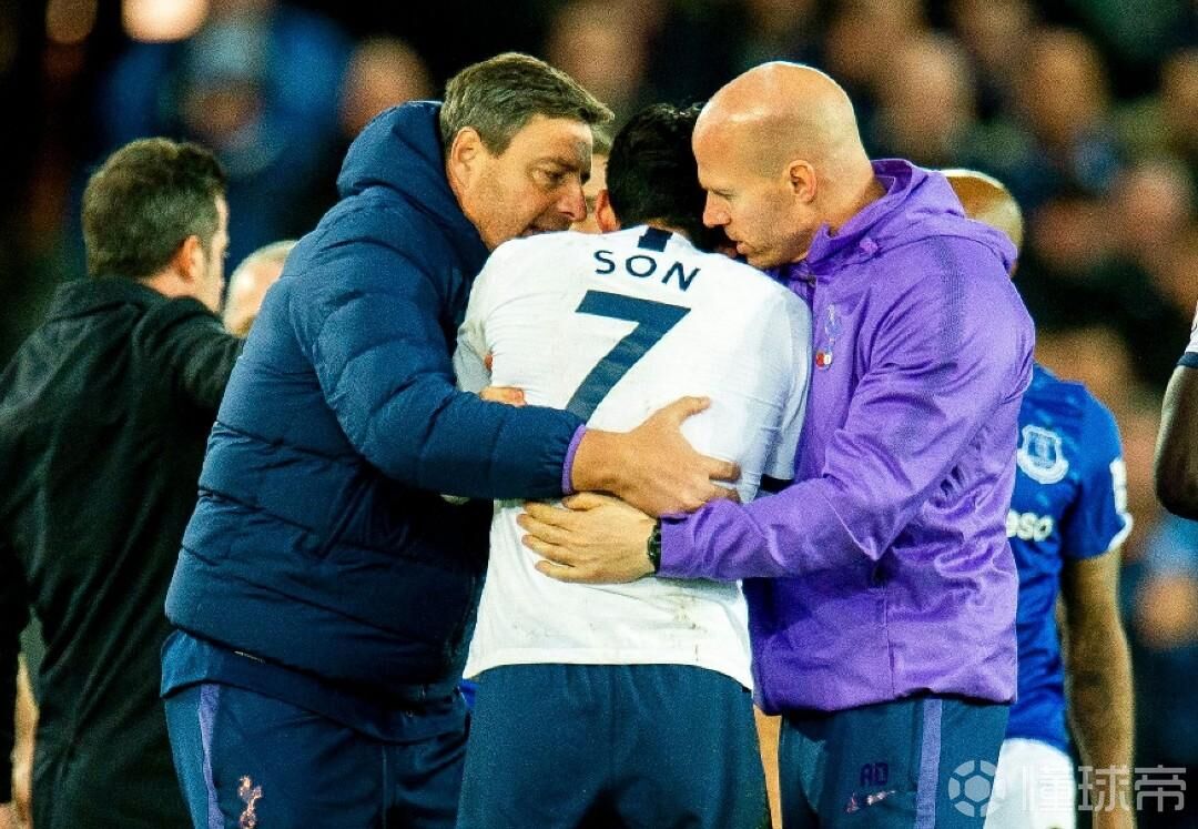 孙兴慜受伤带血头球,孙兴慜铲断戈麦斯后又对谁放铲