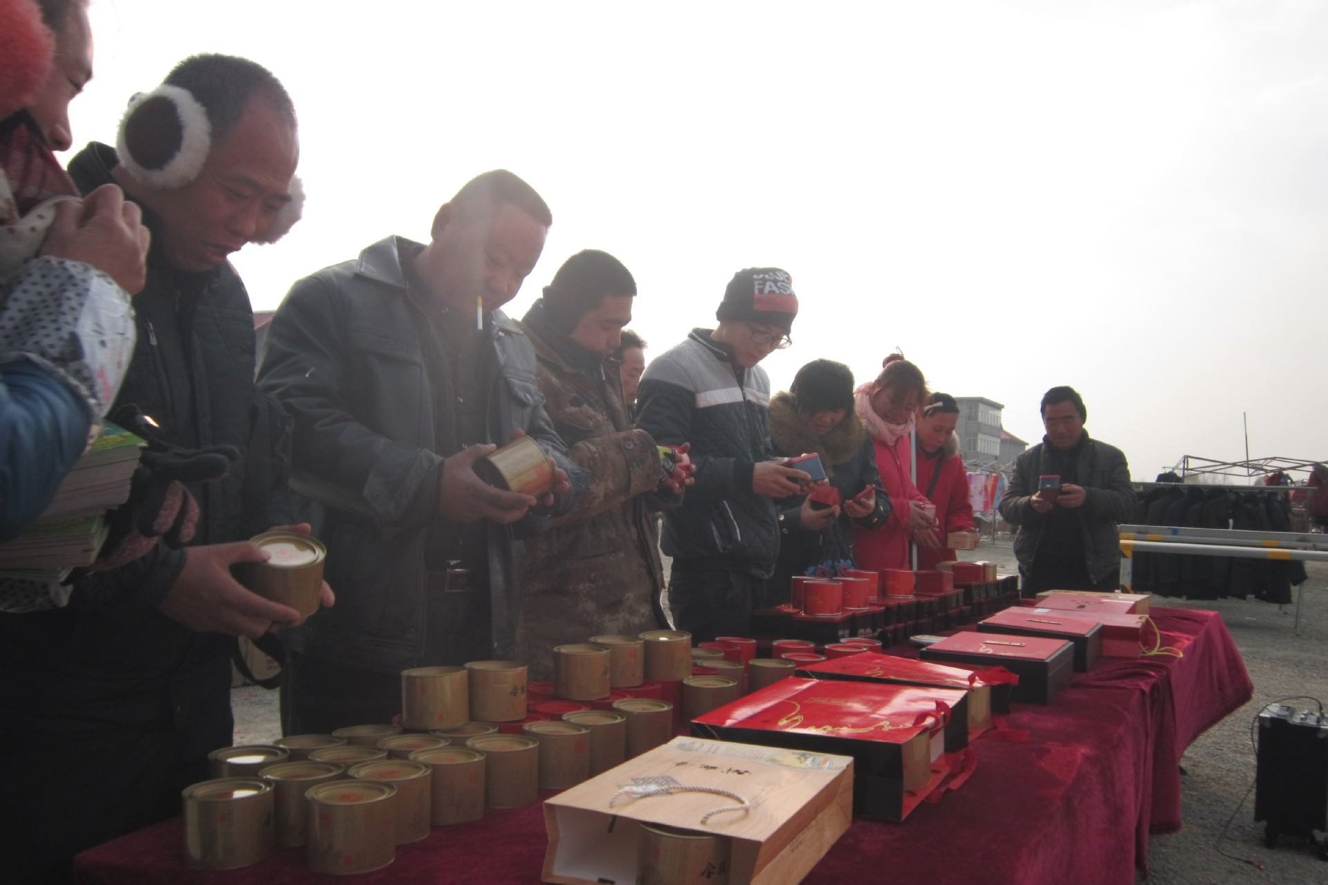 摆摊卖茶叶从哪里进货,茶叶怎么摆摊吸引人