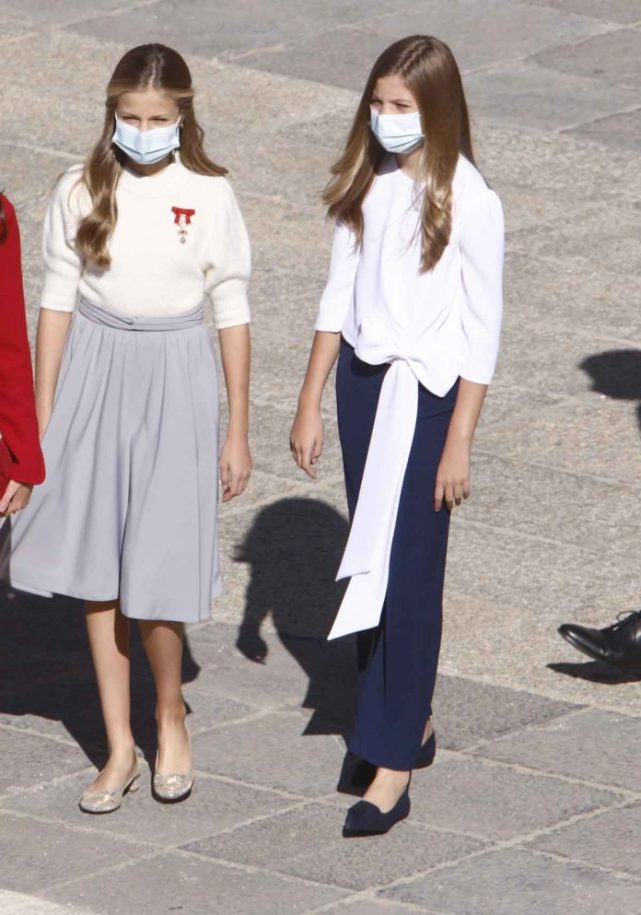 西班牙小公主罕见穿高跟鞋,14岁西班牙公主近照