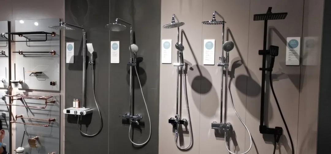 华艺卫浴以全新升级的品牌形象，惊艳亮相深圳国际家具展