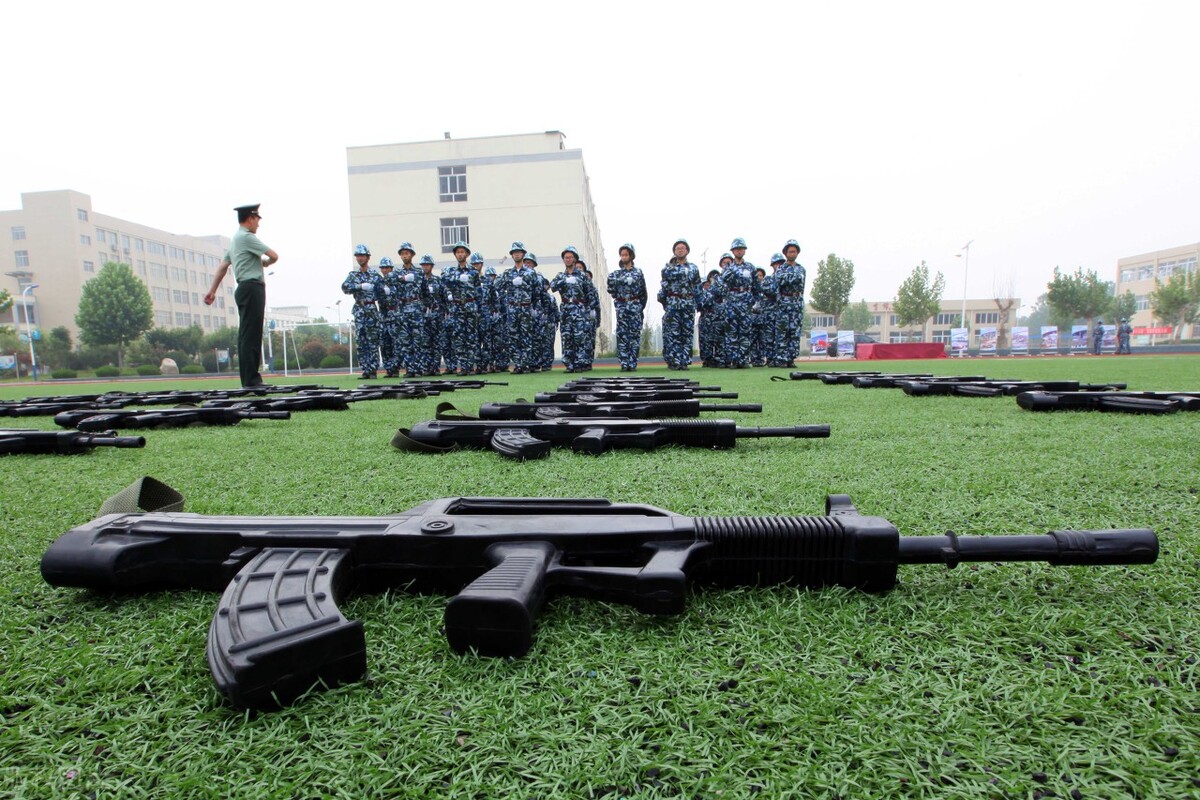 军校非指挥专业毕业后授什么衔,军校毕业授少尉衔从哪年开始的