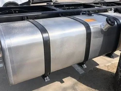 18款解放jh6500马力牵引车怎么样,解放j7对比欧曼est汕德卡旗舰高栏