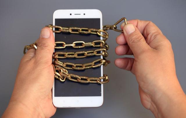 手机卡欠费注销了可以再办卡吗,实名手机号欠费不注销会咋样