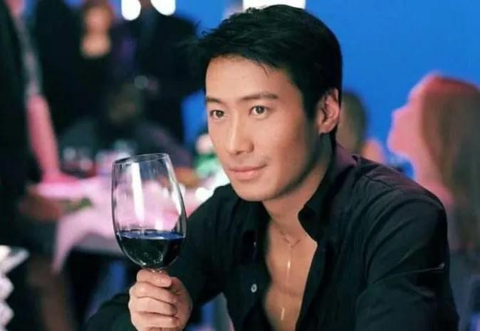 舒淇跟冯德伦的写真照,舒淇出道绯闻