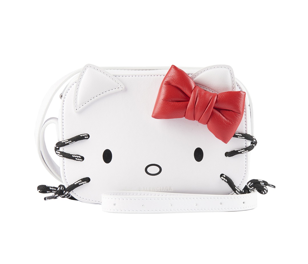 Balenciaga上架HelloKitty系列包款：少女心爆发