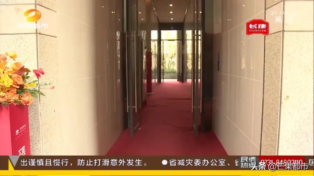 入户大堂像“逃生通道”，9部电梯成6部…长沙卓越浅水湾业主质问公摊哪去了？