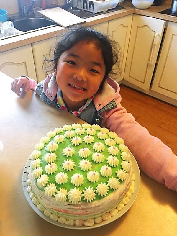 我陪女儿做烘焙年入20万女儿上了报我也成网红