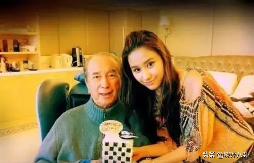 无视男友暧昧绯闻公布怀孕喜讯，二婚网红欲嫁豪门俘获英皇太子爷