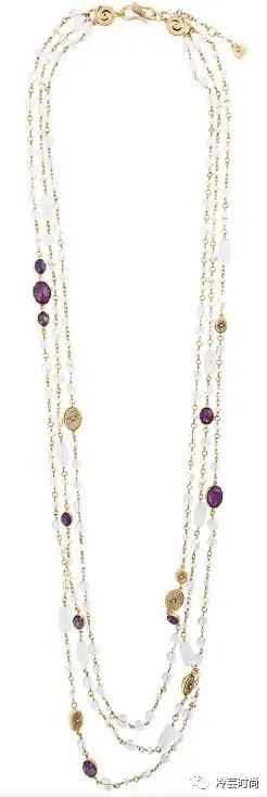 项链的活动扣佩戴方法,项链的佩戴要讲究八大搭配技巧