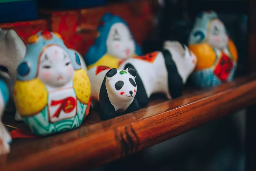 非遗守艺人｜他把泥“玩”出了花样，让有400年历史的老北京兔儿爷也跟上时代