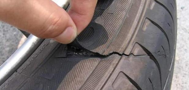 车轮胎侧面的小洞漏气了怎么办,汽车后轮胎有点漏气