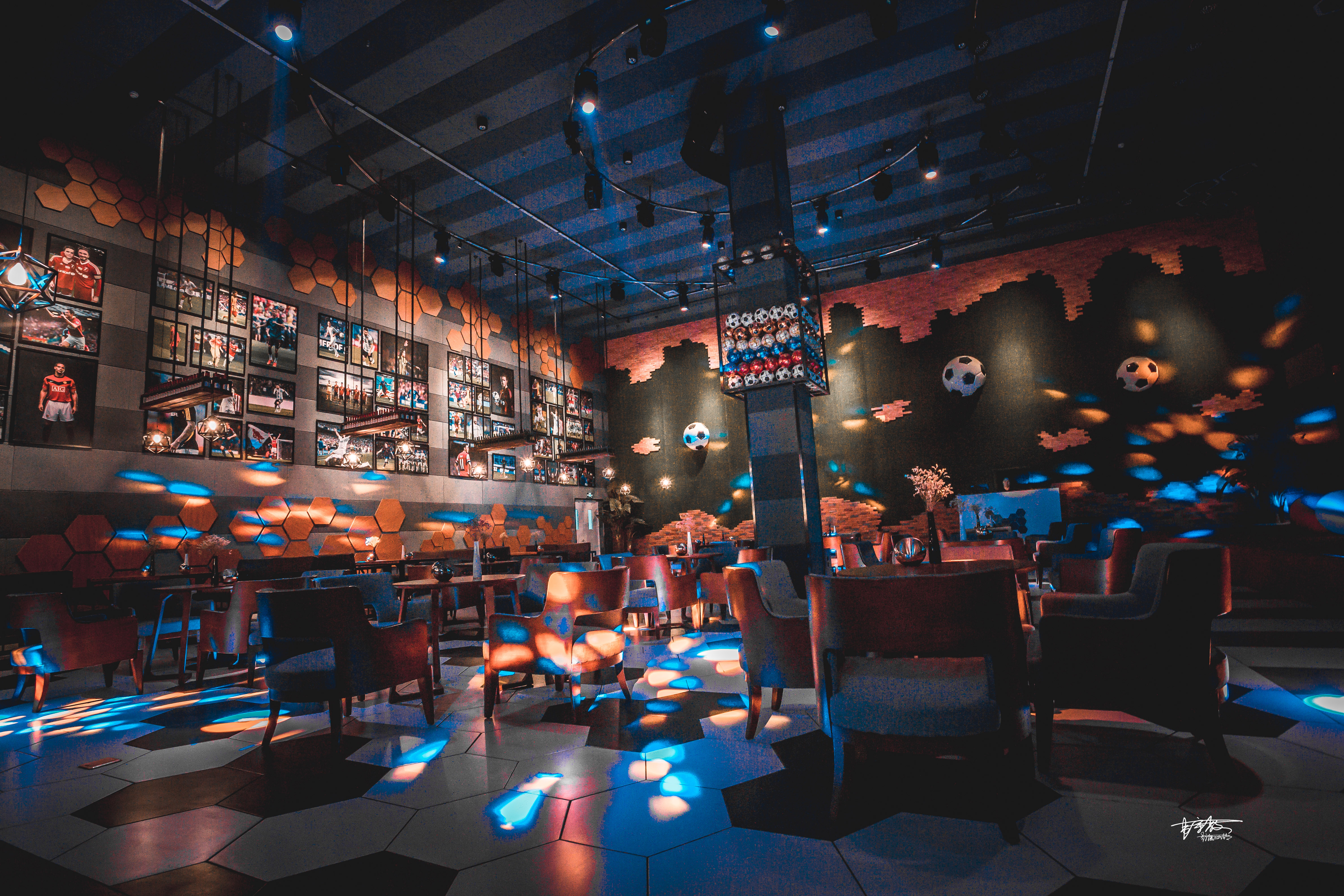 除了女人，男人的话题里，总是少不了“足球”两字