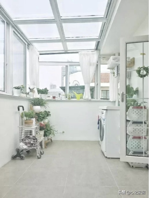 小客厅用卡座代替沙发的效果图,沙发摆在餐厅与客厅之间经典案例