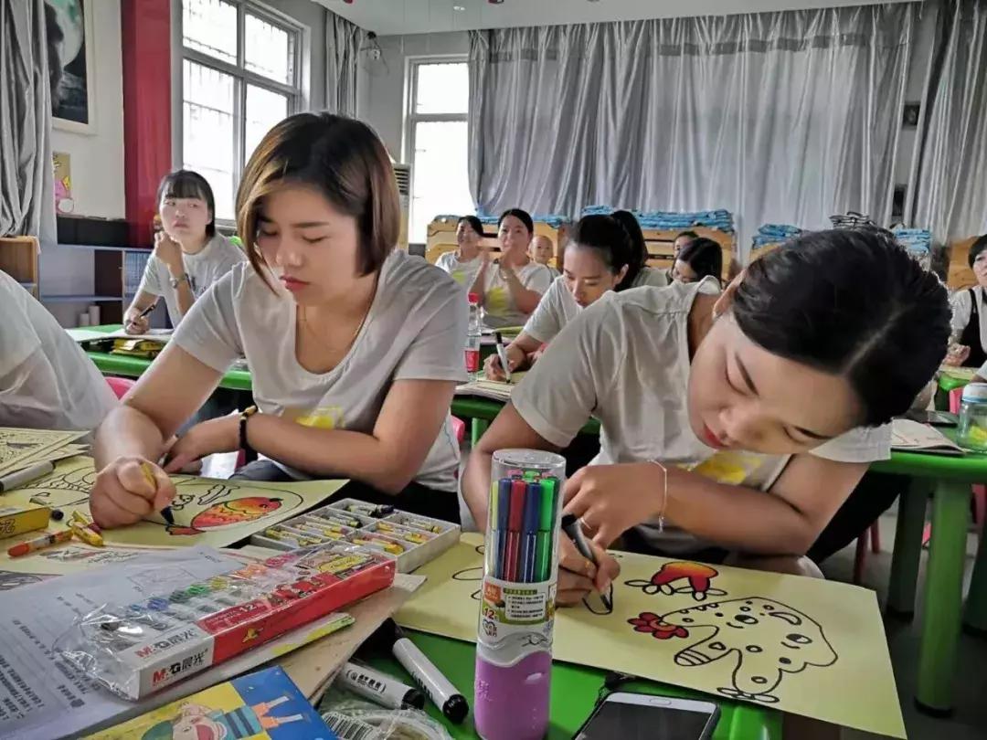 师爱如蜜，用心铺开童话之路，格林童话幼儿园喜迎开学季