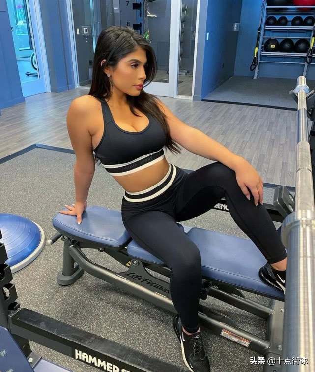 前巴萨球星竟然自曝不雅照！随即删除，女友多国混血儿+网红模特