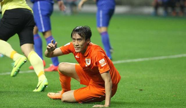 前国足队长杜威野球场吊射,前男足队长杜威回国了吗