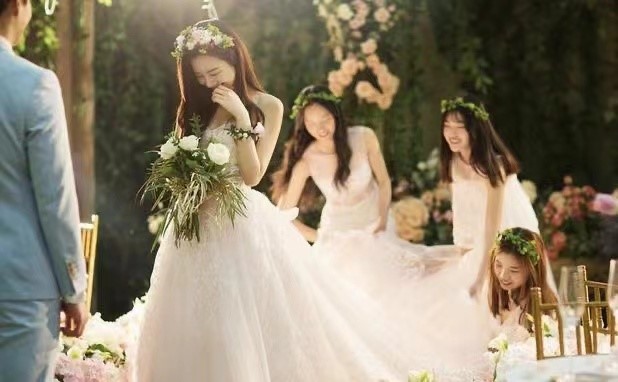 十一假期那些被租来的伴娘：连赶3场，堵门时被伴郎打伤，事后归还红包