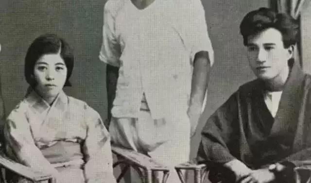 《人间失格》:他一辈子都在自杀,第五次终于成功了