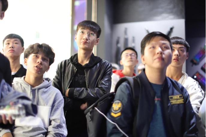 上海外星人电脑旗舰店AGA城市晋级赛决战双11活动