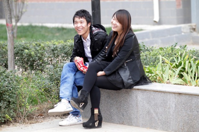 富士康普工底薪这么低靠什么挣钱,富士康普工工资真实收入