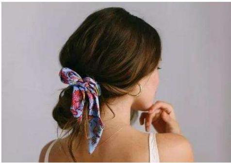 没见过世面的女生表现,面老女生适合什么发型