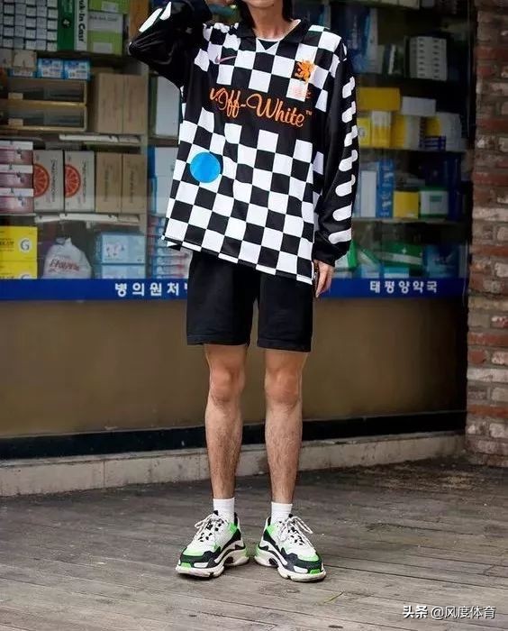 颜值高大长腿还会穿,谁高中没有暗恋过这样一个体育生?