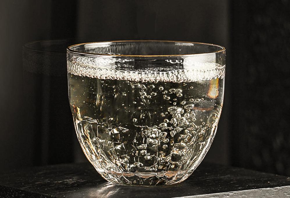 为什么酒友们都喜欢喝酱香型白酒,中国酒友喝茅台酒