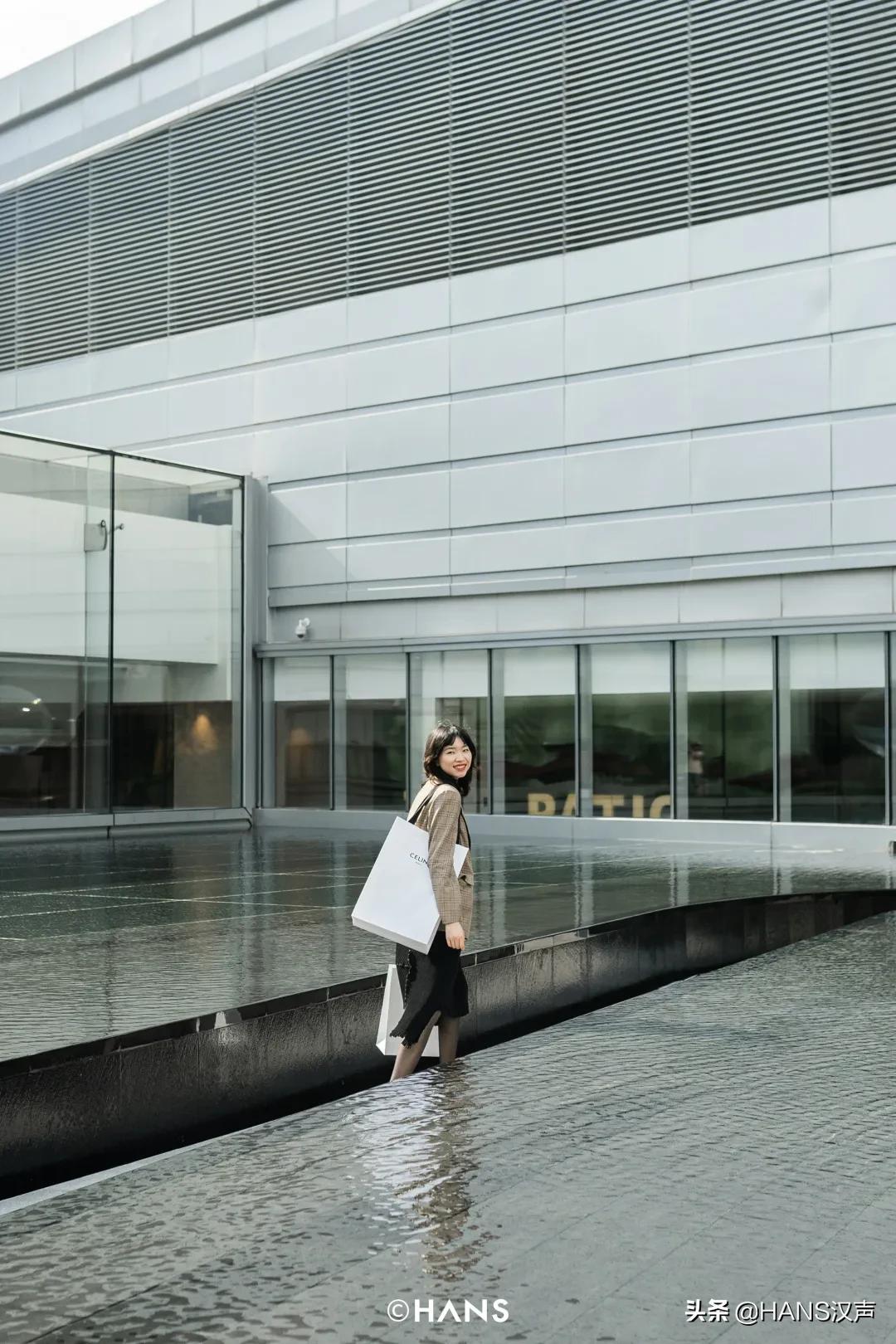 LV、DIOR、CELINE、LOEWE……武汉恒隆大牌全开，景甜都来逛