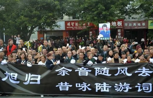 余旭墓碑,空军女英烈余旭视频