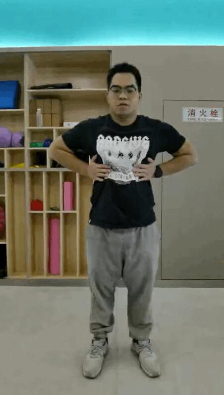 成人肋骨外翻危害,为什么会肋骨外翻出大包