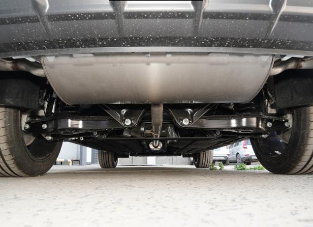 一名资深的轿跑车，238马力+爱信8AT，销量却如此不堪