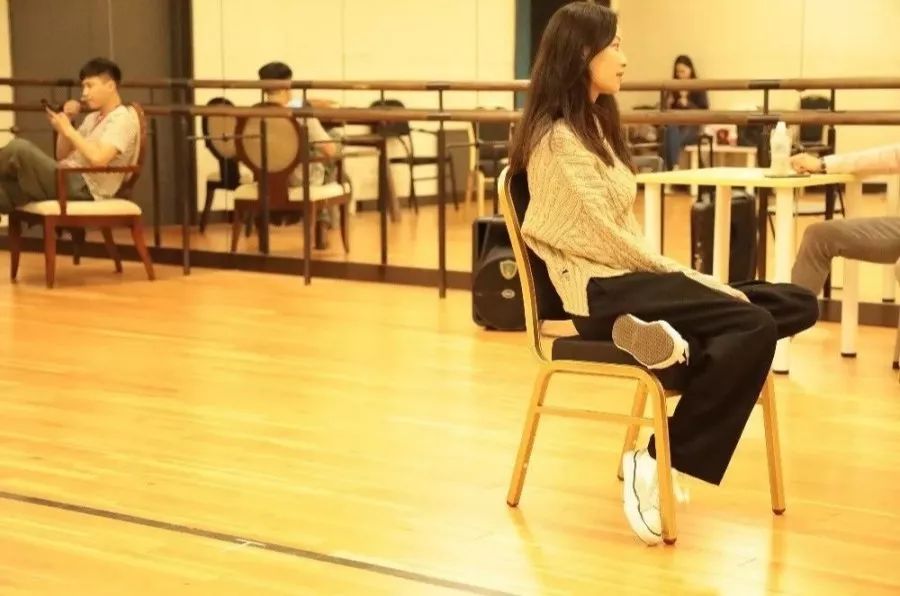 倪妮黑色高领毛衣,倪妮穿啥都好看