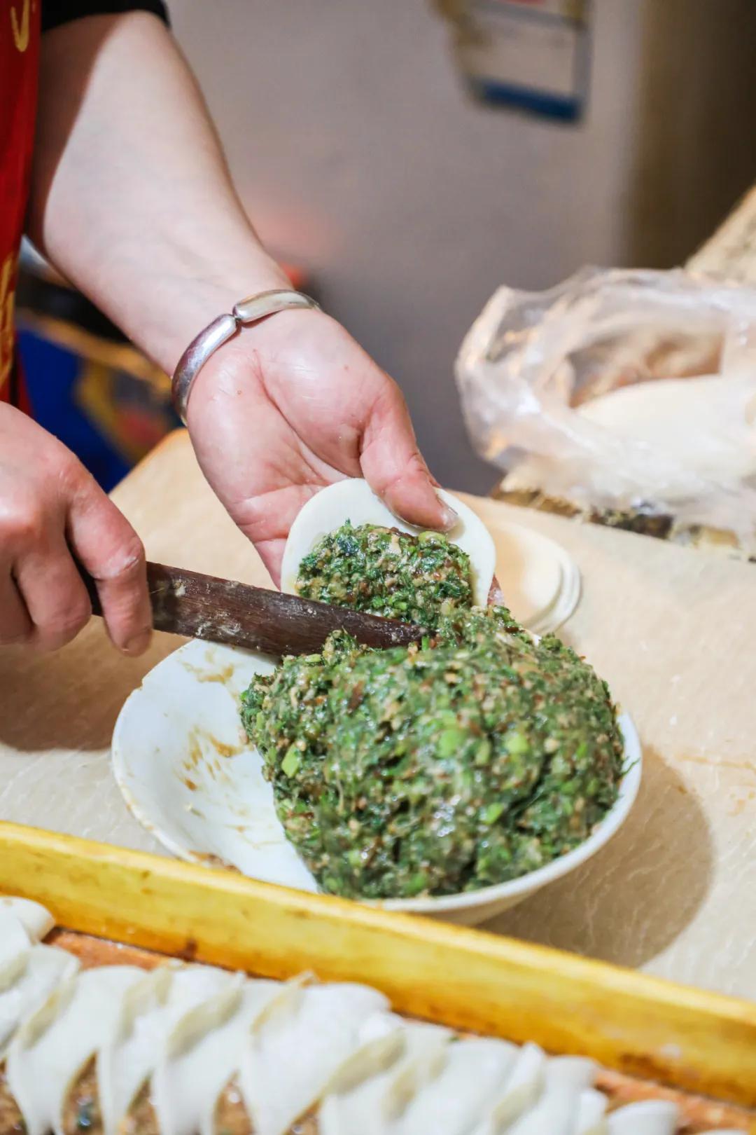 锅贴饺子四新道店,上海闵行开了几十年的锅贴店