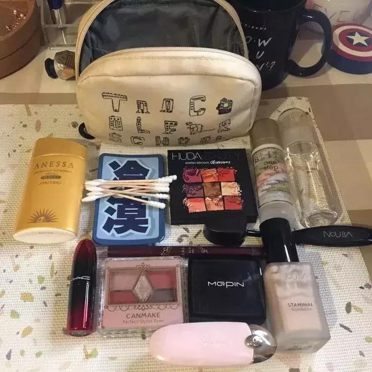 到底是什么神仙眼影盘，能让戚薇用到铁皮