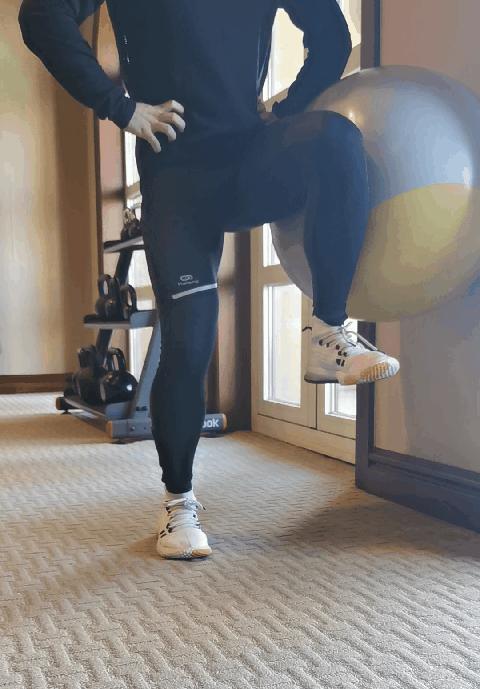 跑步膝盖疼应该做哪个动作,跑步怎么加强膝盖的力量和稳定性