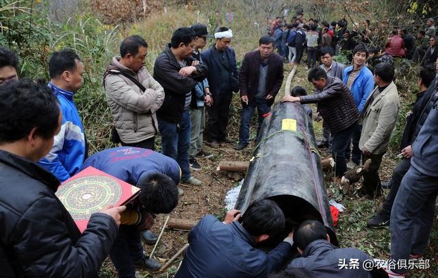 农村丧葬习俗：从选择坟地打井坑到葬后祭祀，这4件事需要多注意