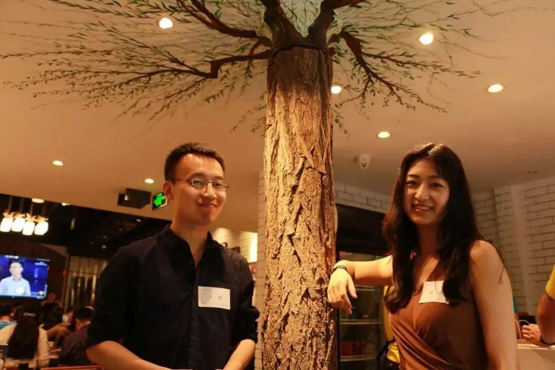 左手手术刀，右手烧烤架！医学博士“搅动”串圈