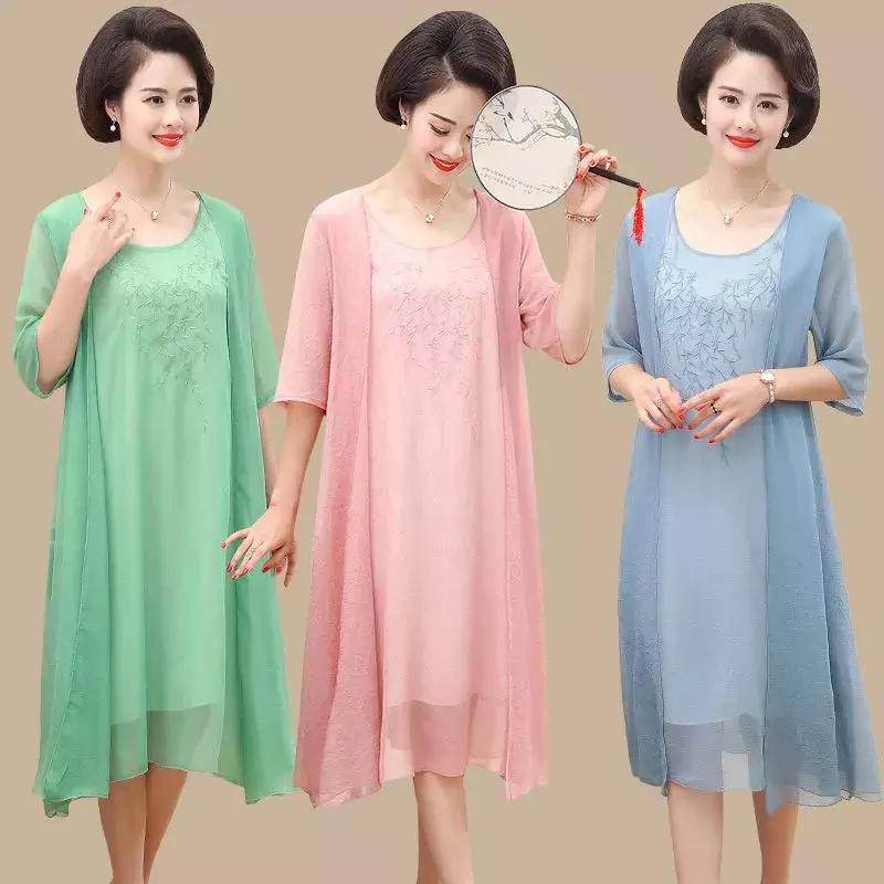 三伏穿的碎花连衣裙,现在的天气最适合穿这款连衣裙