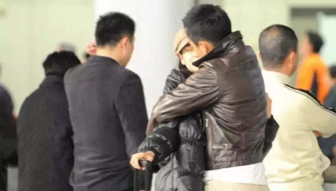 张雨绮雨化田,张雨绮撑伞