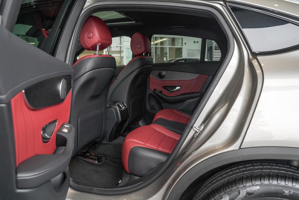 奔驰glc4maticamgline轿跑suv,奔驰glcsuv霸气出场