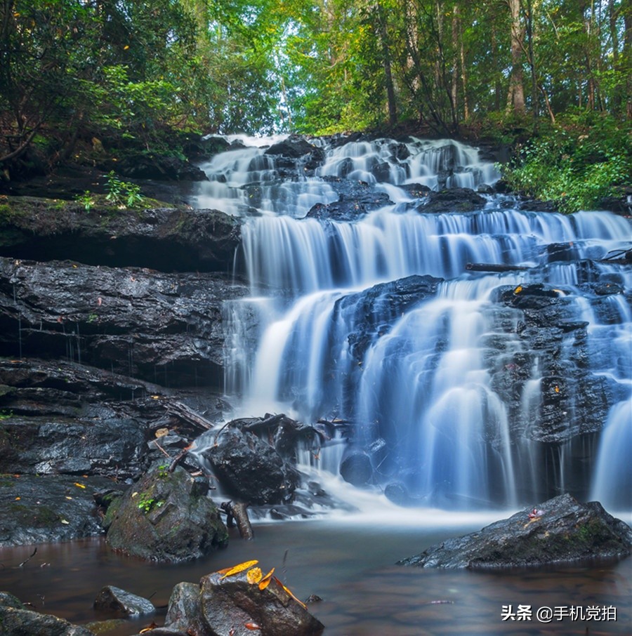 手机如何拍好“动态物体”？实例教你拍光轨、追焦、水拉丝