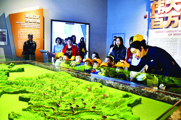 硕果累累满枝头,硕果累累满枝头春华秋实盼丰收