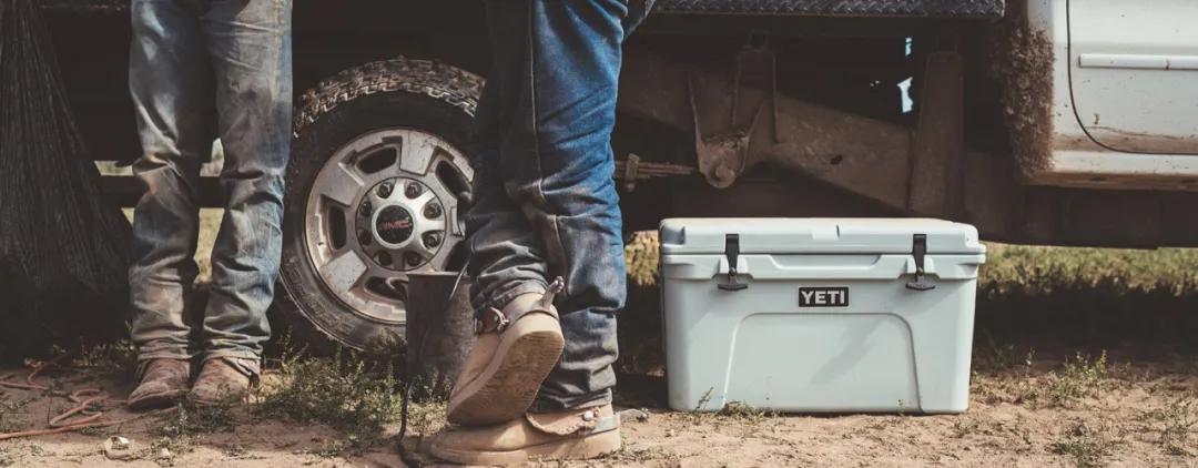 和supreme齐名的品牌,和supreme合作的行李箱