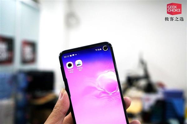 隐藏屏幕挖孔的方法,怎么让挖孔屏更漂亮