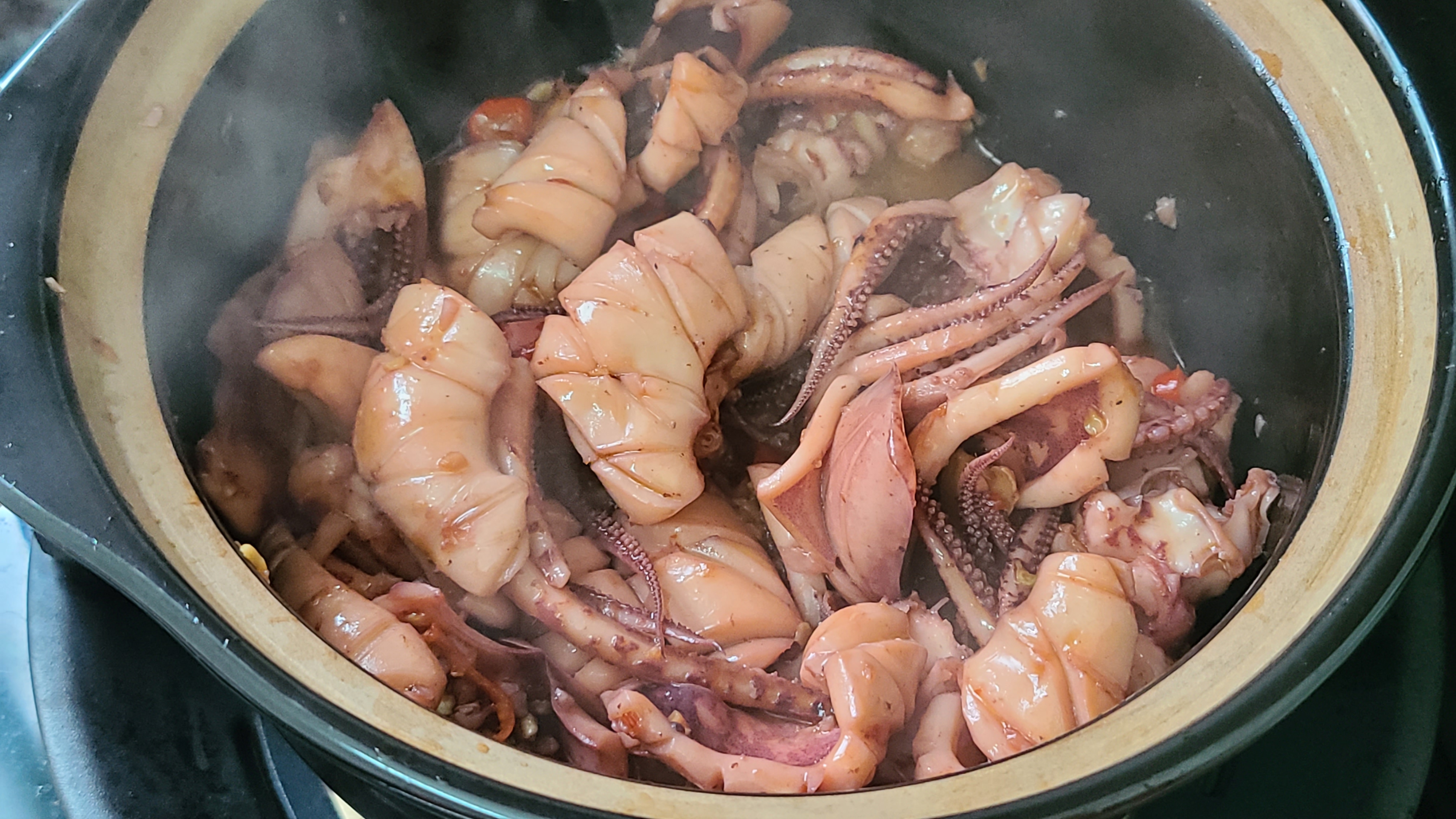 鱿鱼炒饭香喷喷,鱿鱼的家常做法大全简单好吃