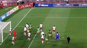 足球搞笑过人动图,业余足球搞笑图片